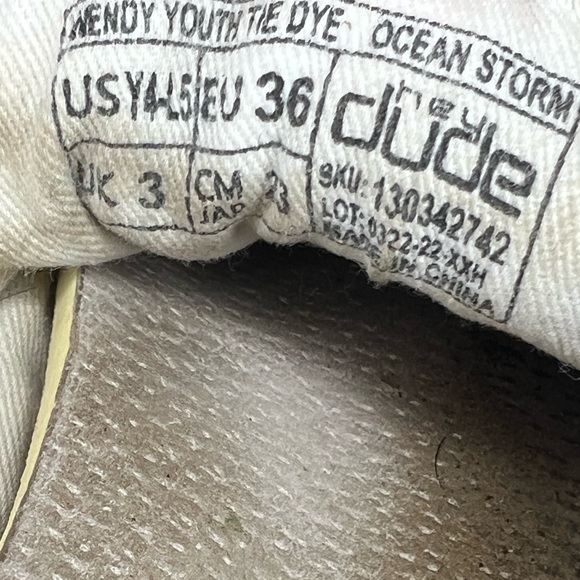 Kids size 4 Hey Dude - Picture 4 of 4